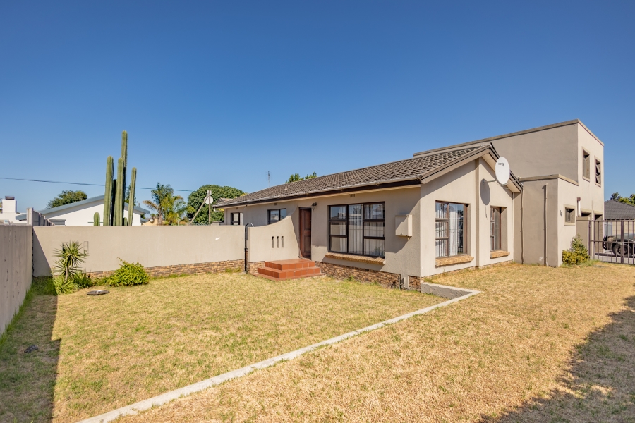 5 Bedroom Property for Sale in Protea Heights Western Cape